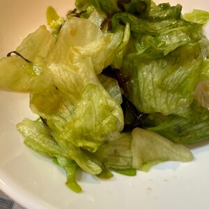 レタスと塩昆布の簡単サラダ
